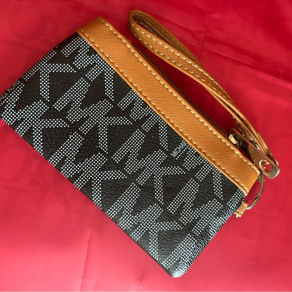 Michael Kors Chang Purse/ Wristlet